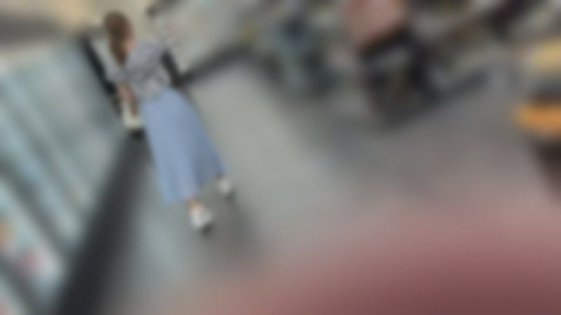 【個攝】美甲師的年輕妻子。在附近的超市發現,強制帶走。甩動敏感乳頭,騎乘在部下身上進行反省服務。