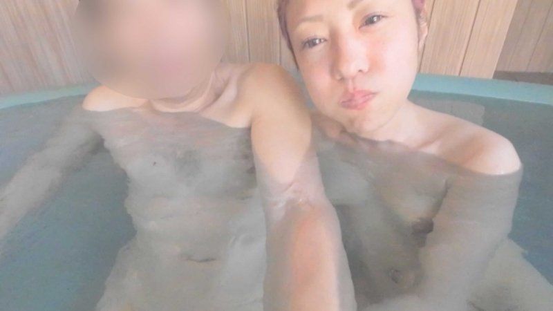 【個人拍攝・露天風呂性愛】<人妻飛機杯>渴望做愛的溫泉旅行，將精液一滴不剩地全部注入她的小穴裡！