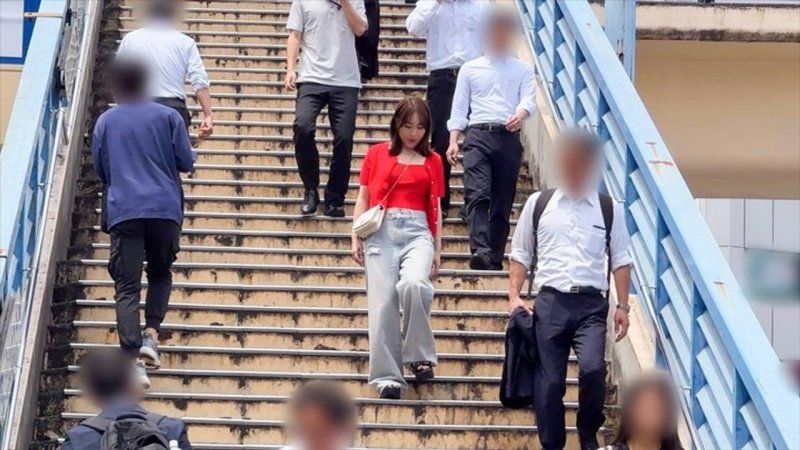 【街頭攝影→無套插入】搭訕拍攝巨乳超可愛JK + 以謝禮為條件的無套中出