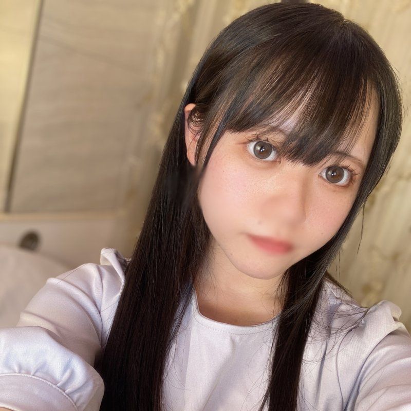 共收錄168分鐘【日視水◯麻美主播相似！明明這麼清純的氣質…】當紅主播激似E罩杯18歲小真由意外真面目。其實非常好色而且敏感度拔群號泣大絕叫！擁有20cm以上的巨根大高潮♡